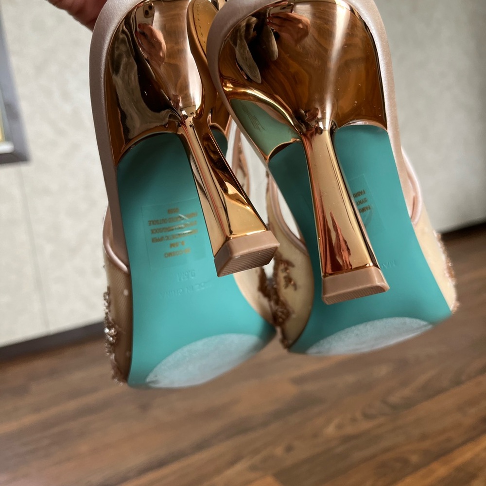 Betsey Johnson Blush Beaded Slingback Pointed Toe Heels - Picture 3 of 3